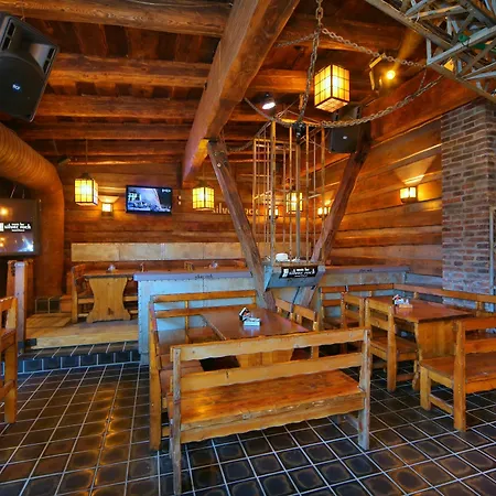 普拉哈酒店